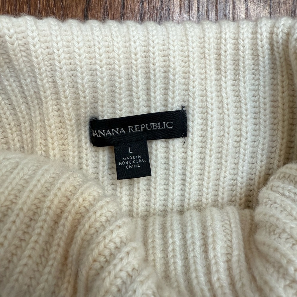 Banana Republic Cream Knit Sweater - Picture 3 of 5